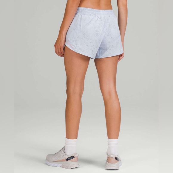 Lululemon Hotty Hot Low-Rise Lined Shorts 4” – Gravel Dust / Pastel Blue –Size 6 - Picture 7 of 8